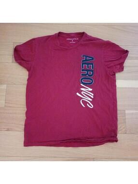 Aeropostale Men's Burgundy and Red Tshirt